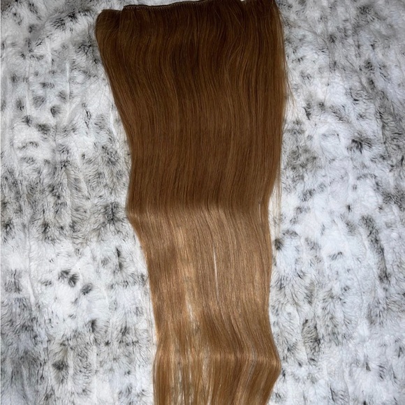 Clip-In Hair Extensions 20”